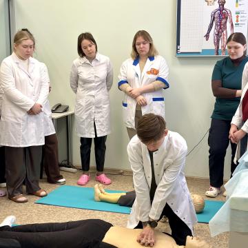 Для ординаторов института продолжаются практические занятия с использованием симуляционных технологий