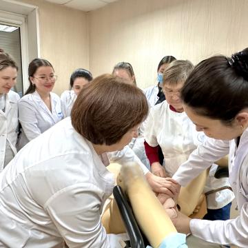 Ординаторы Института усовершенствования врачей оттачивают профессиональные навыки с использованием симуляционного оборудования
