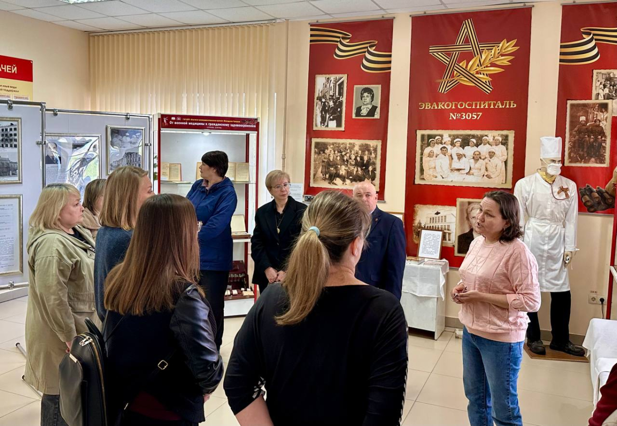 Музей истории медицины имени Г.А. Алексеева Института усовершенствования врачей посетили родители участников специальной военной операции.