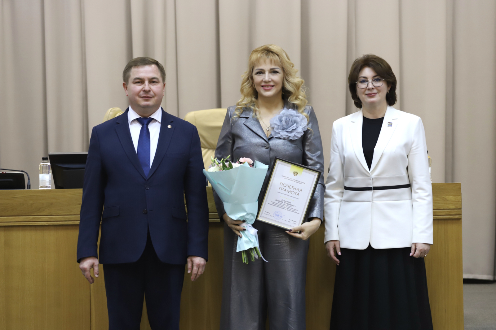 Поздравляем ректора Института усовершенствования врачей Евгению Гурьянову с получением Почетной грамоты Министерства здравоохранения Российской Федерации!