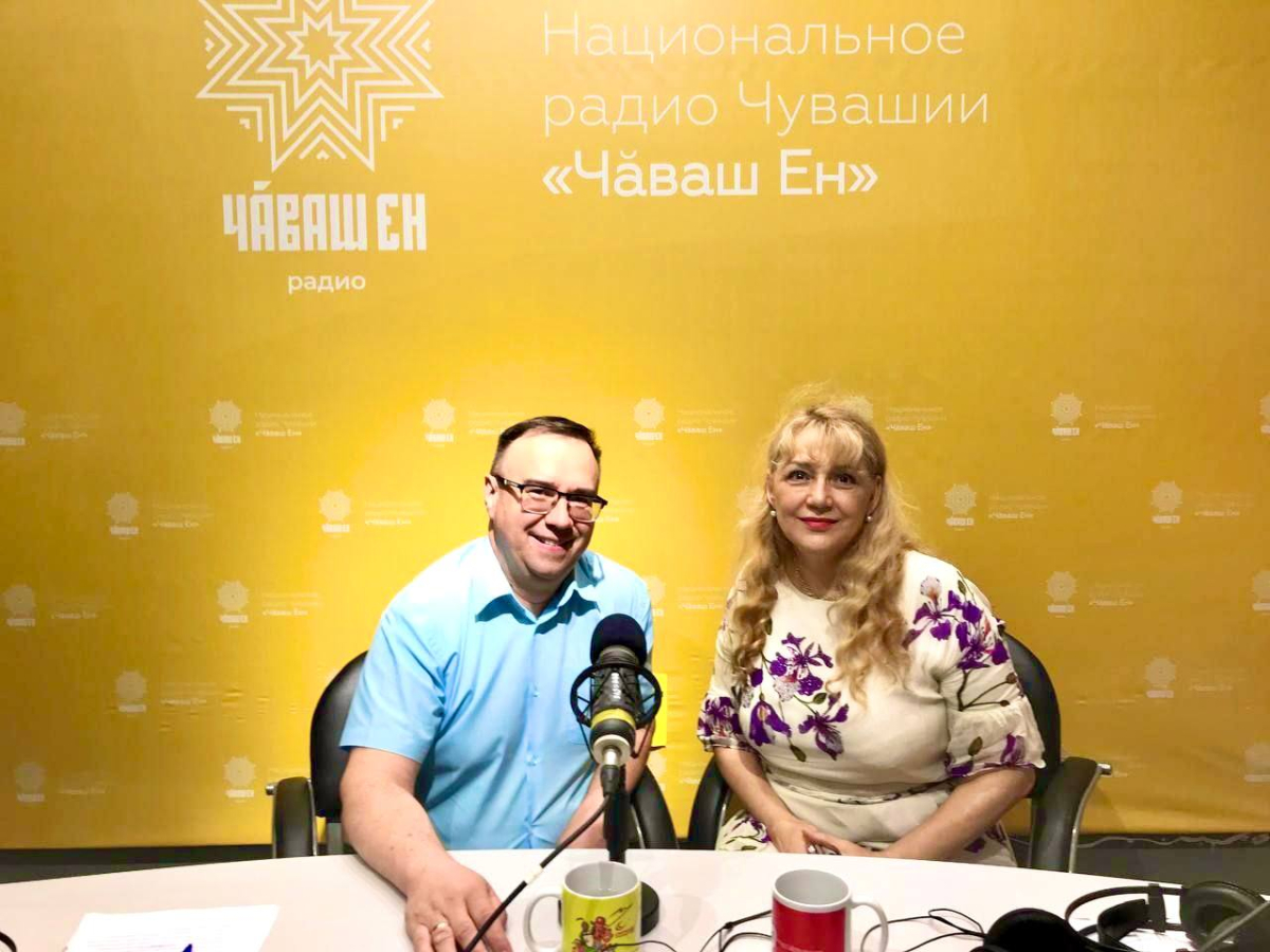 Ректор Института Евгения Гурьянова приняла участие в программе "Работай правильно" на Национальном радио Чувашии