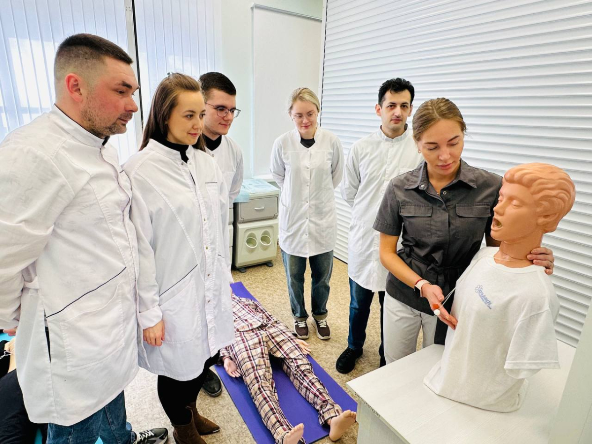 Практическое занятие для ординаторов-стоматологов в симуляционно-аккредитационном центре Института усовершенствования врачей