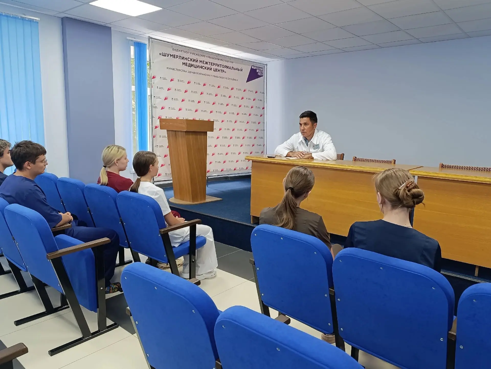 Будущее медицины создается сегодня: главврач Шумерлинского ММЦ встретился со студентами-первокурсниками 