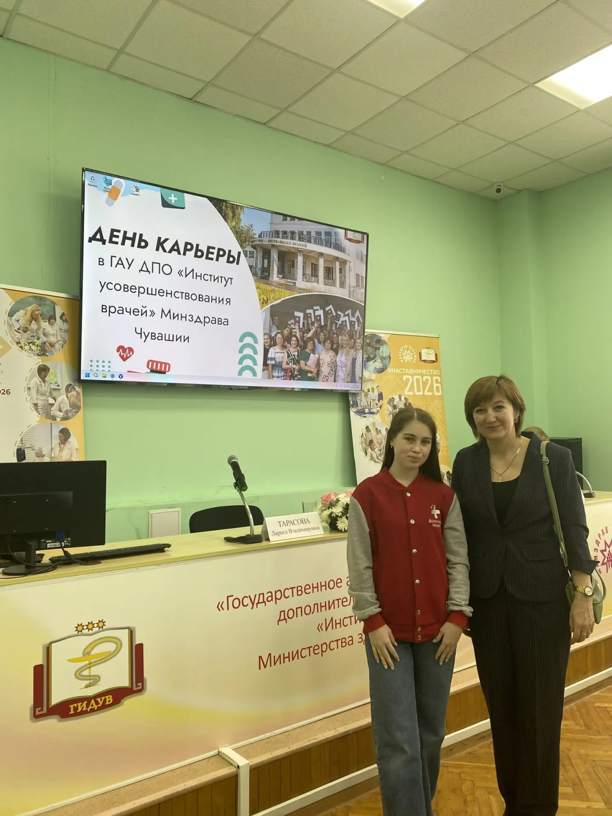 В рамках "Дня карьеры" главный врач Яльчикской ЦРБ Алина Васильева провела встречи с будущими специалистами