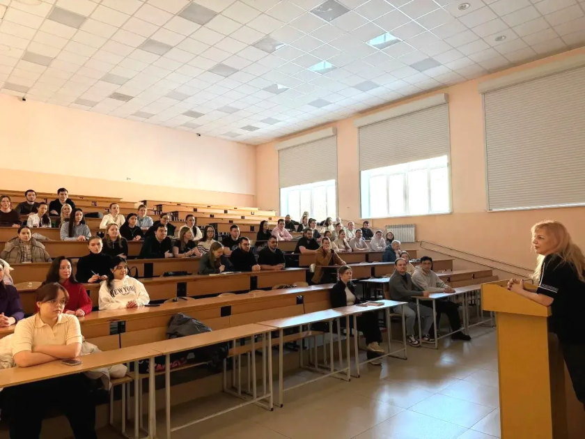 Ректор института Евгения Гурьянова провела встречу с выпускниками-ординаторами Чувашского государственного университета имени И.Н. Ульянова