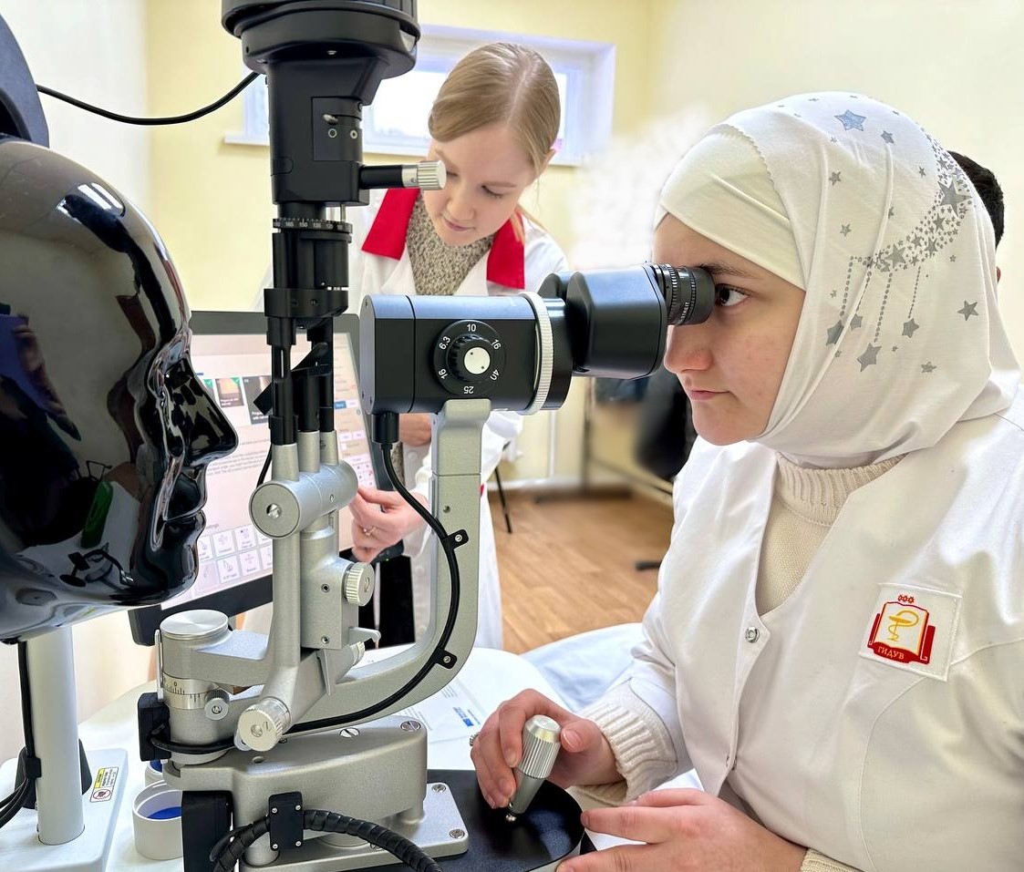 Ординаторы по специальности "Офтальмология" обучаются на новом симуляционном оборудовании