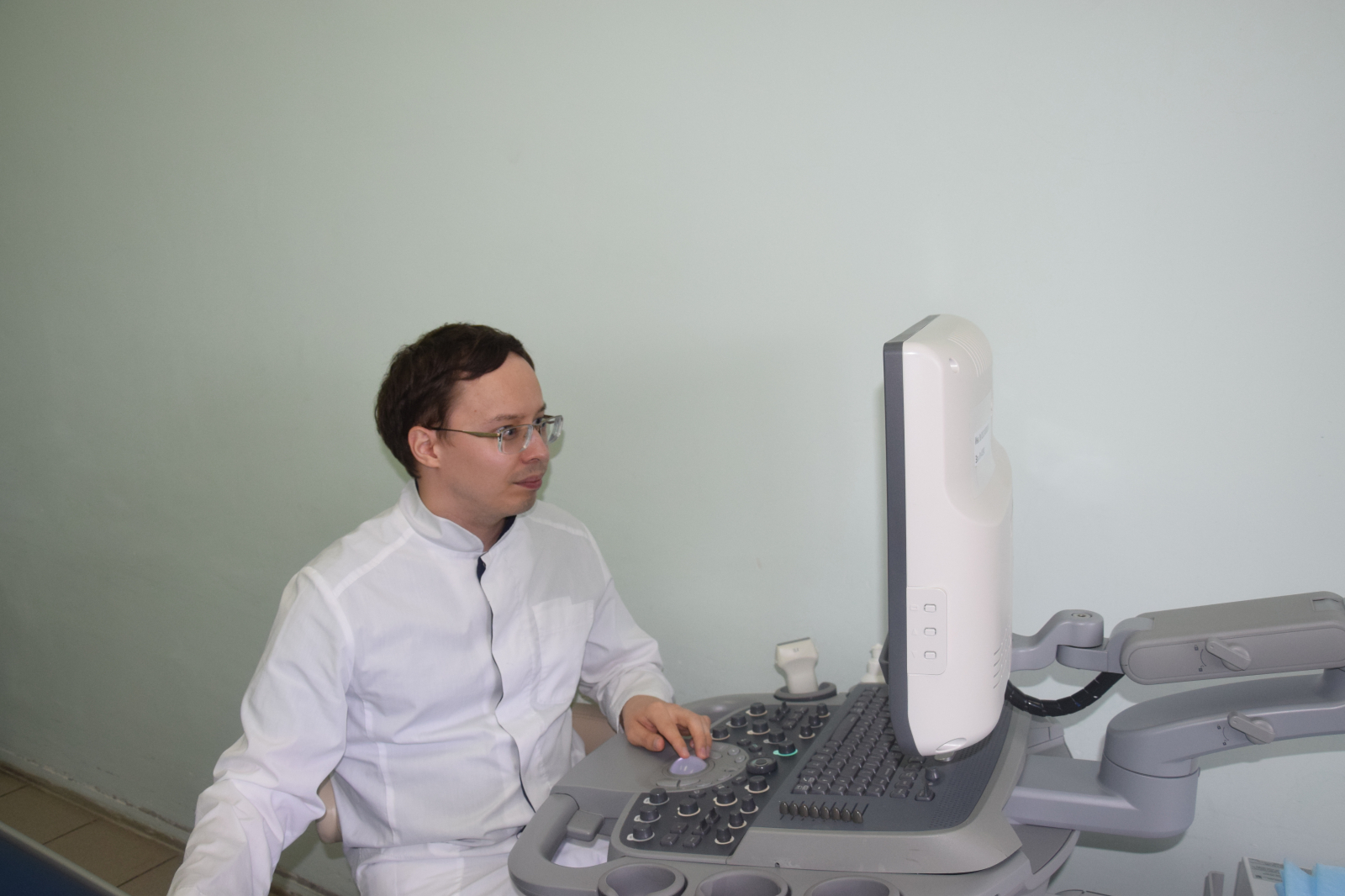 К работе в отделении функциональной диагностики Республиканской больницы приступил молодой врач-целевик