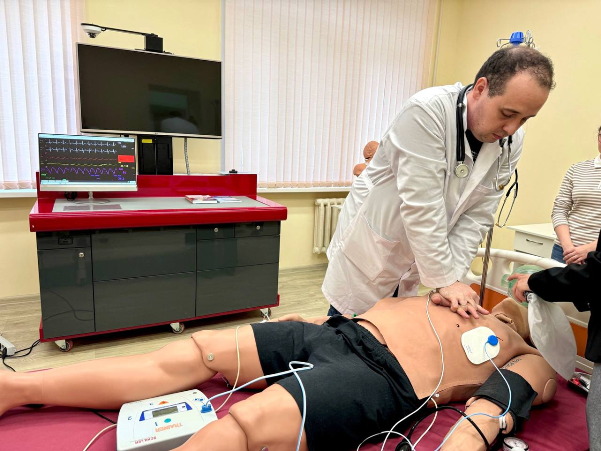 Ординаторы Института отрабатывают практические навыки на современном симуляционном оборудовании