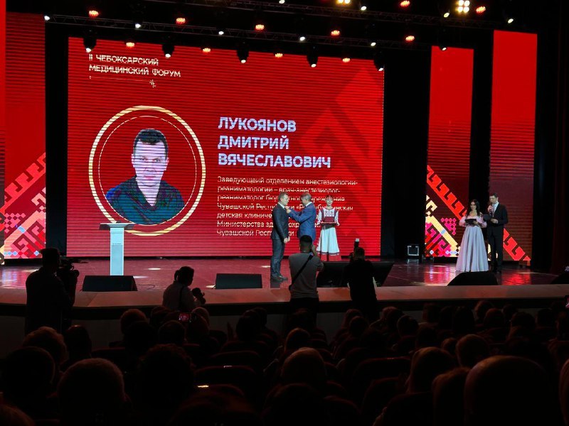 Поздравляем доцента кафедры педиатрии Дмитрия Лукоянова с присвоением почетного звания «Заслуженный врач Российской Федерации»!