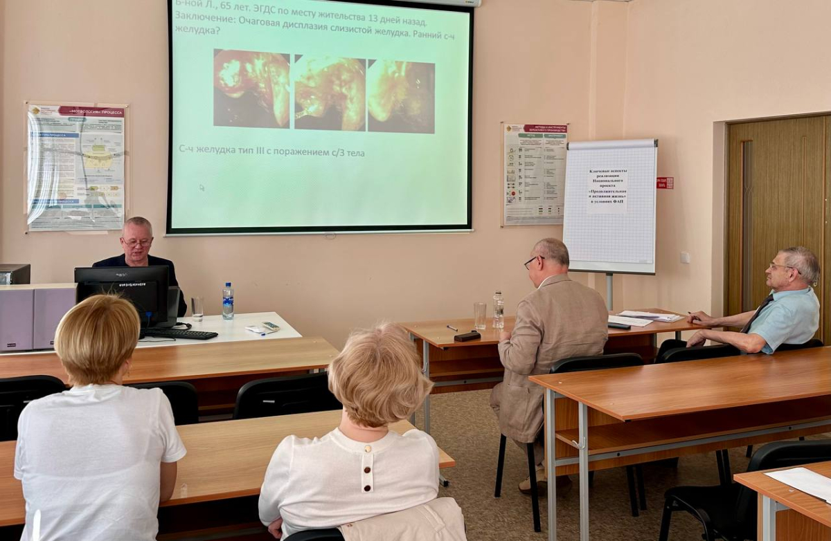 На кафедре хирургии Института усовершенствования врачей продолжаются занятия для слушателей курса повышения квалификации по программе «Эндоскопия»