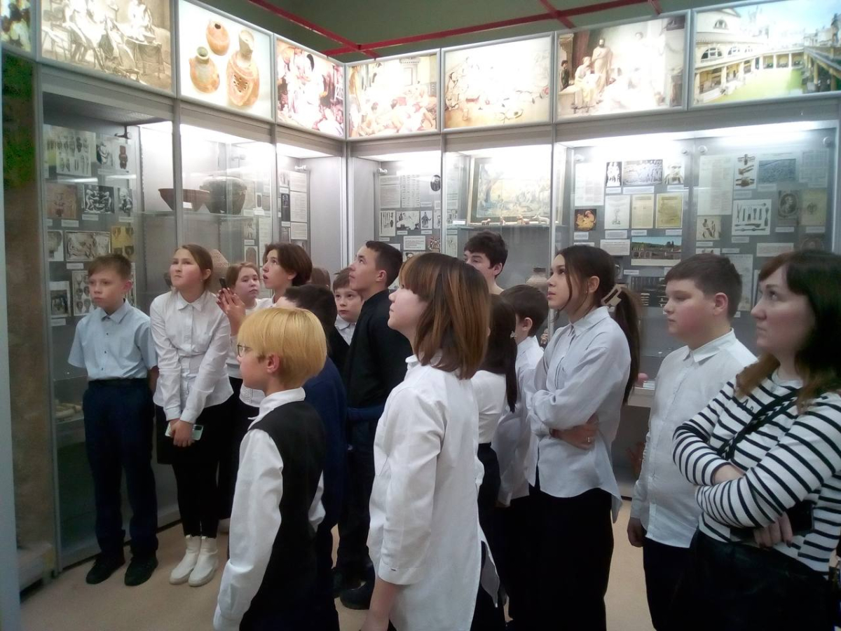 29 ноября 2023 г.  музей истории медицины имени Г.А. Алексеева посетили учащиеся СОШ № 2 г. Новочебоксарска