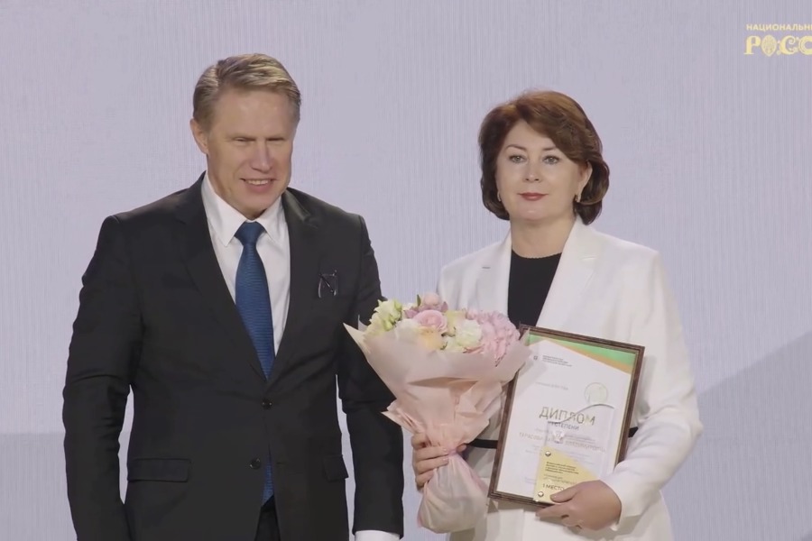 Михаил Мурашко вручил награды врачам из Чувашии, признанным лучшими в России