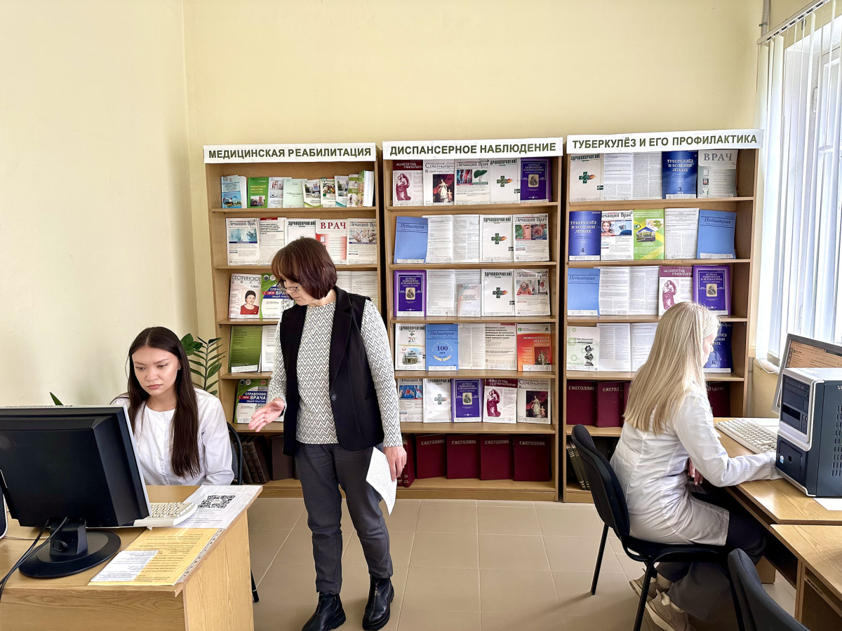 В Республиканской научно-медицинской библиотеке прошел "День информации" для ординаторов-эндокринологов