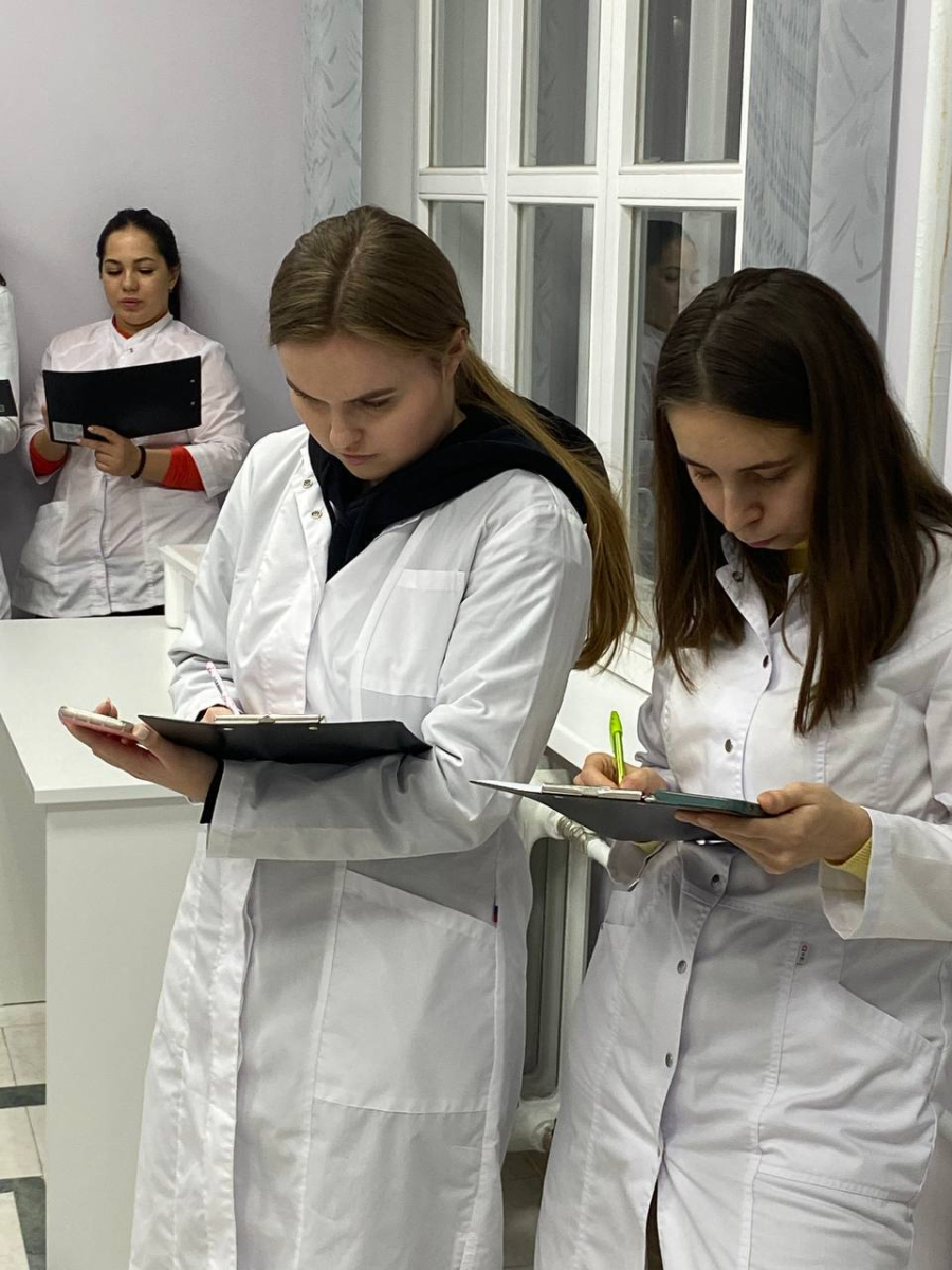 1 декабря на базе фабрики медицинских процессов кафедрой стоматологии проводился симуляционный тренинг приема совершеннолетнего пациента в кабинете врача стоматолога