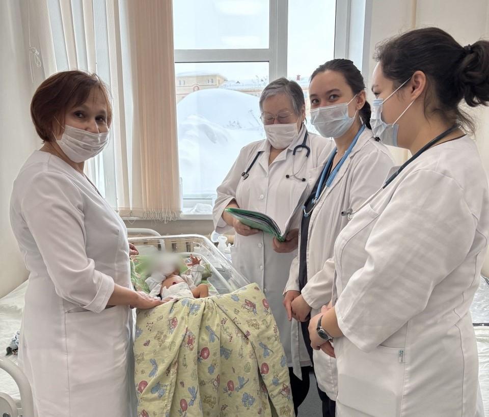 Будущие неонатологи проходят обучение под руководством опытных наставников