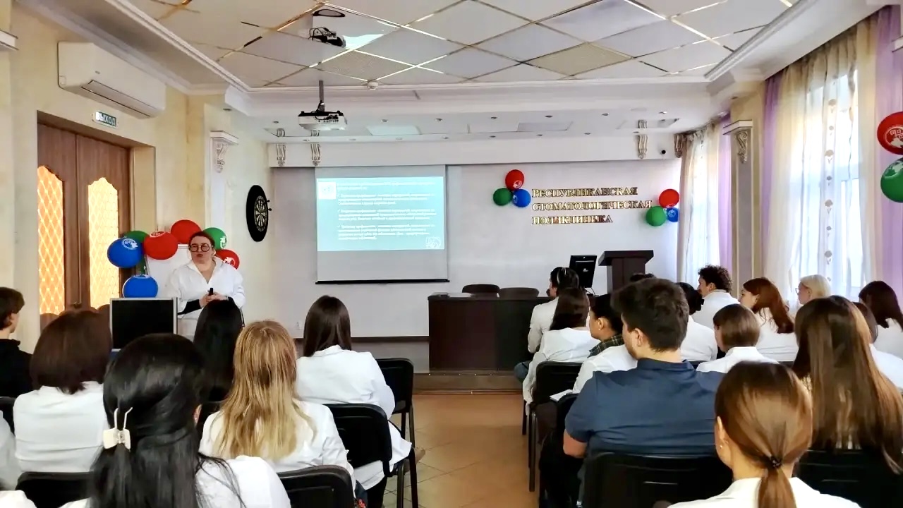 Ординаторы-стоматологи получают бесценный практический опыт в стенах Республиканской стоматологической поликлиники