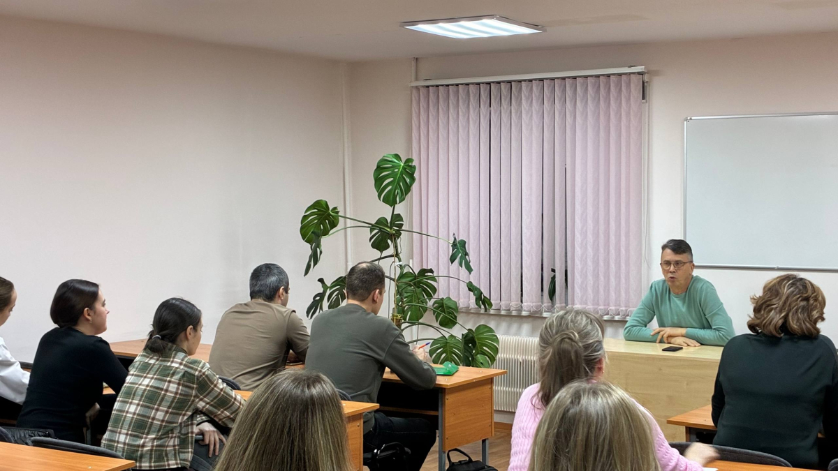 "Школа ординатора" - это проект для прямого диалога ординаторов института с главными внештатными специалистами Министерства здравоохранения Чувашской Республики