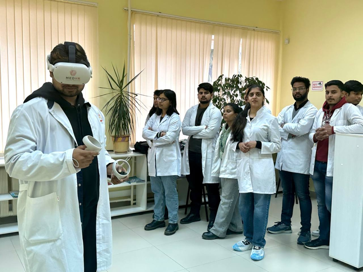 Иностранные студенты медицинского факультета Чувашского государственного университета имени И.Н. Ульянова посетили симуляционно-аккредитационный центр