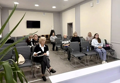 Руководитель Регионального центра компетенций по внедрению технологий бережливого производства в отрасли здравоохранения Елена Антонова выступила с докладом для участников образовательного проекта «Учимся лидерству»