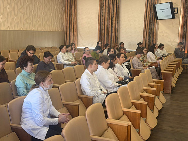 Профессорско-преподавательский состав кафедры педиатрии Института усовершенствования врачей совместно с сотрудниками Республиканской детской клинической больницы провели разбор клинических случаев для врачей-педиатров и ординаторов