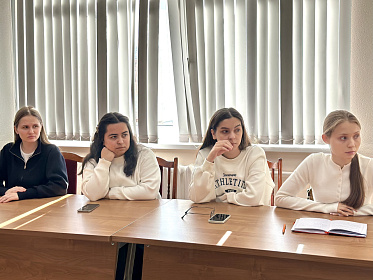 В Институте усовершенствования врачей продолжается цикл встреч ректора Евгении Гурьяновой и главных внештатных специалистов Минздрава Чувашии с ординаторами первого года обучения