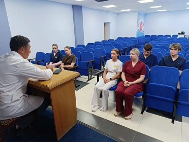 Будущее медицины создается сегодня: главврач Шумерлинского ММЦ встретился со студентами-первокурсниками 