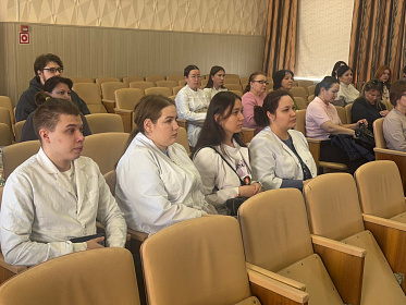 Профессорско-преподавательский состав кафедры педиатрии Института усовершенствования врачей совместно с сотрудниками Республиканской детской клинической больницы провели разбор клинических случаев для врачей-педиатров и ординаторов