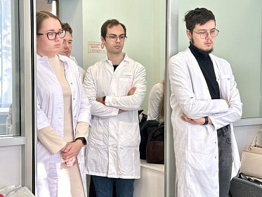Ординаторы института проходят симуляционный курс "Базовые навыки" под руководством опытных наставников