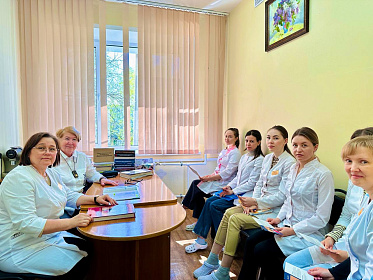 Поздравление ректора Института усовершенствования врачей Евгении Гурьяновой с Днем медицинского работника!