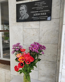 Институт усовершенствования врачей посетили родственники Григория Алексеевича Алексеева - основателя Музея истории медицины Чувашии