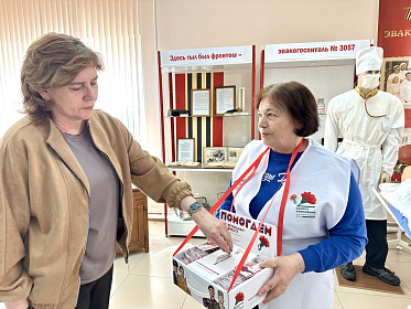 Сотрудники Института усовершенствования врачей приняли участие во Всероссийской благотворительной акции «Красная гвоздика»