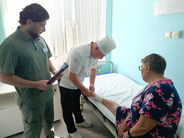 «От первого шага до общей операции»: как заведующий травматологическим отделением Канашского ММЦ Лев Табаков воспитывает смену