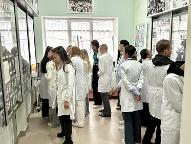 Будущие врачи знакомятся с историей медицины