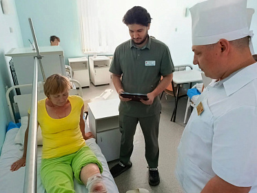«От первого шага до общей операции»: как заведующий травматологическим отделением Канашского ММЦ Лев Табаков воспитывает смену