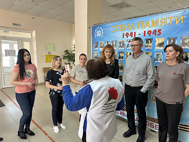 Сотрудники Института усовершенствования врачей приняли участие во Всероссийской благотворительной акции «Красная гвоздика»